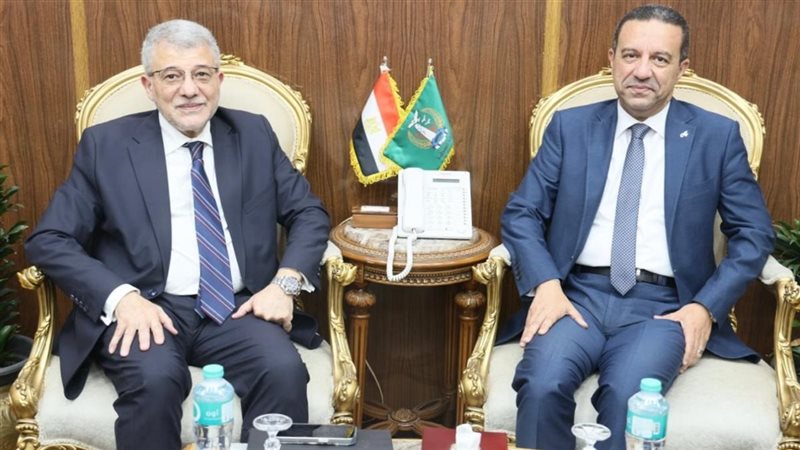 محافظ المنوفية مع