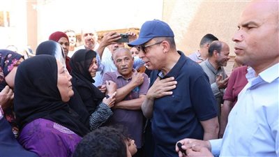 محافظ المنيا ينهي أزمة الصرف الصحي بمساكن السلخانة بسمالوط