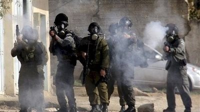إصابات بالاختناق خلال اقتحام قوات الاحتلال محيط مجمع فلسطين الطبي