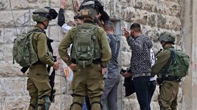 الاحتلال يصعد بالضفة.. اقتحامات واعتقالات في رام الله ونابلس ومستوطنون يخربون شبكة الكهرباء في بيتا