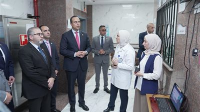 رئيس هيئة الرعاية الصحية يفتتح مركز طب أسرة بدر بالإسماعيلية