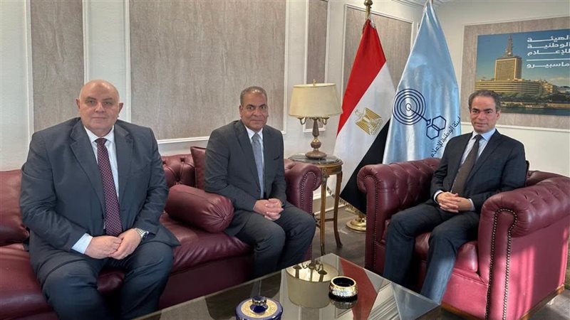 الكاتب والإعلامي