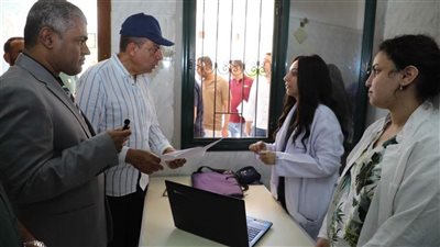 محافظ المنيا يتفقد وحدة بني مهدي ويدعو لسرعة التسجيل بالتأمين الصحي الشامل