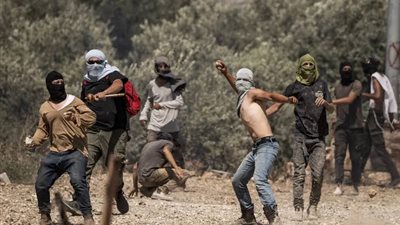 مستوطنون يواصلون هجماتهم على عدة محافظات في الضفة الغربية