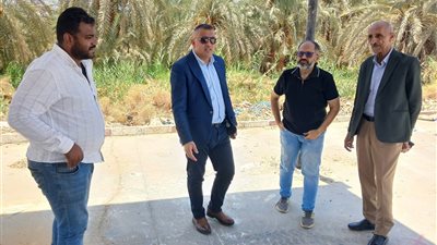 رئيس مركز الخارجة يبدأ جولات المتابعة الميدانية بتفقد موقف المروة الجديد وتطوير سوق الخميس
