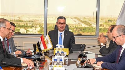 وزير التموين يبحث مع المصرية للاتصالات تطوير المنظومات الرقمية وتعزيز التحول الرقمي