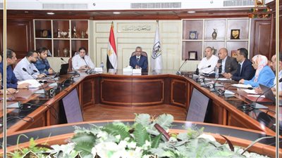  محافظ بني سويف يتابع مشروعات حياة كريمة ويوجه بسرعة الانتهاء من مشروعات المياه والصرف 