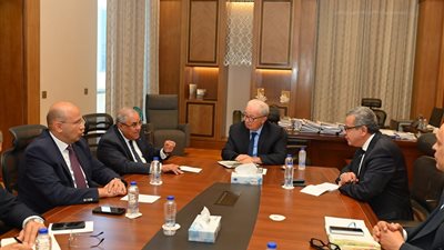 نائب رئيس الوزراء للشؤون الاقتصادية يبحث مع رئيس المركزي للمحاسبات تعزيز الحوكمة وتطوير أداء الشركات المملوكة للدولة