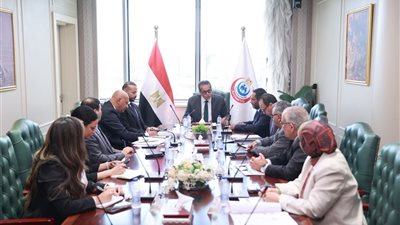 وزير الصحة ومؤسسة تنمية مجتمعية يبحثان دعم الخدمات الصحية وتطوير مستشفيات الفيوم