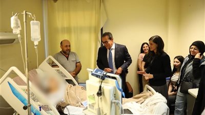 وزير الصحة ووزيرة الشئون الفرانكفونية الفرنسية يتفقدان مستشفى جوستاف روسي
