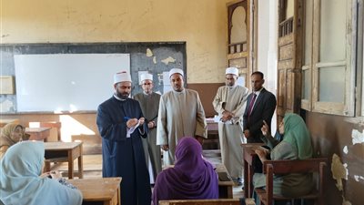 لجنة مشتركة من الجامع ومعاهد الأزهر تتفقد سير الدراسة بأروقة الصعيد