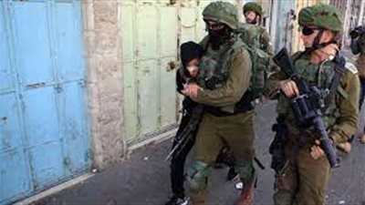 الاحتلال الإسرائيلي يعتقل 13 فلسطينيا من الضفة الغربية
