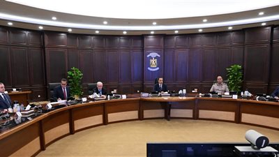 رئيس الوزراء: الحكومة تعمل على زيادة المخزون الاستراتيجي من المواد البترولية المتنوعة والسلع