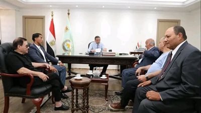 وزير الزراعة يلتقي 