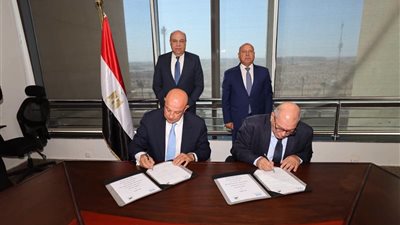 وزيرا النقل والطيران يوقعان بروتوكولًا لتطوير الطرق الداخلية بالمطارات المصرية وتعزيز كفاءتها