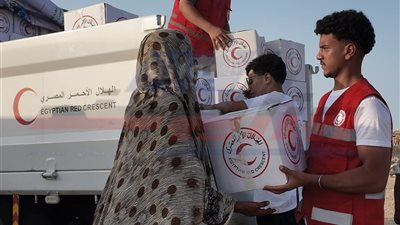 الهلال الأحمر يصل إلى شلاتين بقافلة إغاثية متكاملة لدعم الأسر الأولى بالرعاية