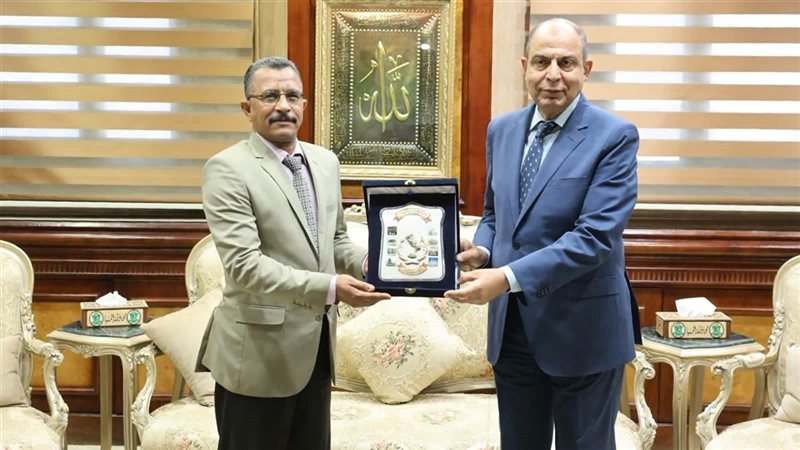محافظ المنيا خلال