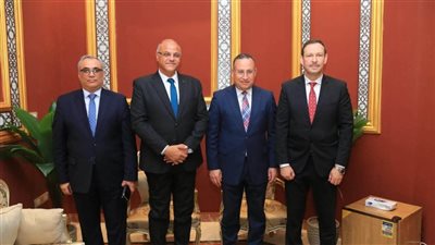 عبدالعزيز قنصوة: الإسكندرية منارة للفكر والإبداع.. وأداء الفنان يحيى الفخرانى يعكس طاقة إبداعية متجددة