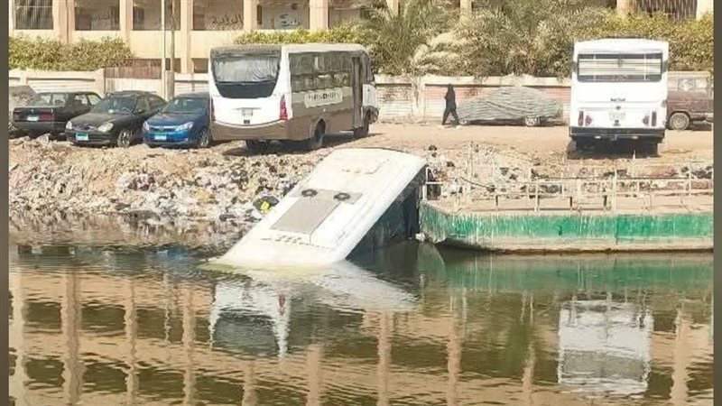 سقوط أتوبيس بالترعة