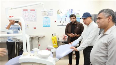 محافظ المنيا يتابع سير العمل بوحدة الأشمونين الصحية بملوى