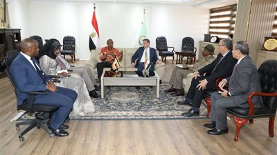 وزير الزراعة ونظيره الأوغندي يبحثان تعزيز التعاون الزراعي وفتح أسواق جديدة للدواجن