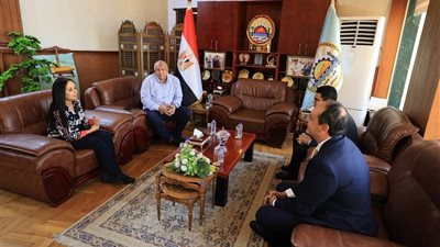 مايا مرسي تبحث مع محافظ مطروح تعزيز التعاون في المشروعات التنموية والخدمات 