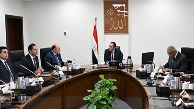 مدبولي يستعرض خطة تطوير زراعة وصناعة الكتان 
