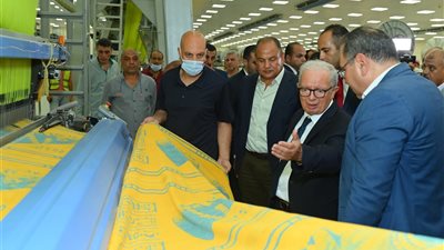 نائب رئيس الوزراء للشؤون الاقتصادية يجري جولة ميدانية بالمصانع الجديدة بشركة مصر للغزل والنسيج بالمحلة الكبرى  