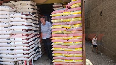 ضبط 2 طن ذرة صفراء و900 كيس إندومي مجهولة المصدر بكفرالشيخ