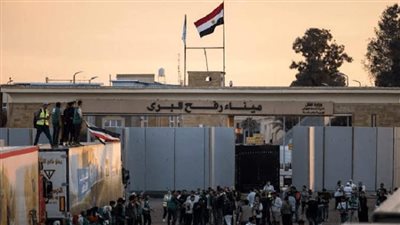  وصول دفعة جديدة من الفلسطينيين العائدين إلى غزة عبر ميناء رفح البري