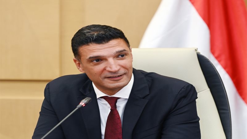  وزير الصناعة المهندس