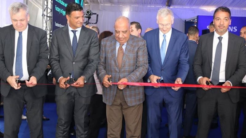 خلال افتتاح مصنع