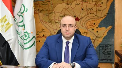 محافظ الفيوم يهنئ الطالب أحمد مجدي الأول على الجمهورية ثانوية عامة مكفوفين