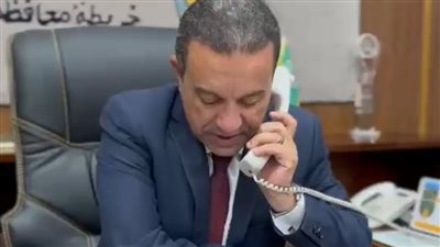 محافظ المنوفية يمنح طالبًا متفوقًا منحة دراسية مجانية