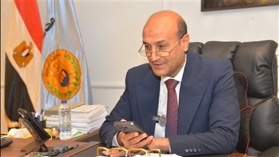 محافظ أسيوط يهنئ هاتفيًا الطالب الحاصل علي المركز التاسع بالشعبة العلمية 