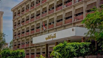 جامعة أسيوط توضح حقيقة ما أُثير بشأن نتائج الفرقة الأولى بكلية الطب 