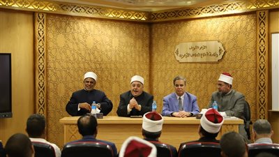 الأزهر يعقد اجتماعًا بمديري الأروقة الأزهرية لتعزيز الرسالة الدعوية والتعليمية
