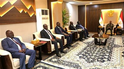 البرهان يبحث مع مستشار رئيس دولة جنوب السودان جهود دعم مسارات السلام والاستقرار