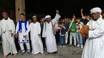 بعروض التراث النوبي والأغاني الوطنية.. 