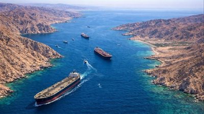 القيادة المركزية الأمريكية تنفي إغلاق هرمز: طهران لا تسيطر على المضيق