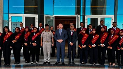 رئيس جامعة قناة السويس ووفد طلابي يشاركون في المؤتمر العلمي الدولي السادس للاتصالات 