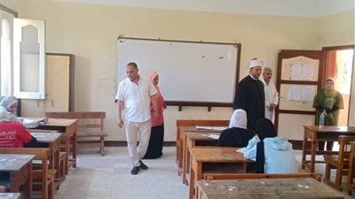 رئيس منطقة الإسكندرية الأزهرية يتفقد لجان امتحانات الدور الثاني للشهادتين الإبتدائية والإعدادية والقراءات