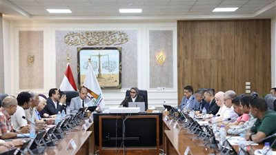 محافظ الوادي الجديد توجه بحزمة قرارات لتقنين الأراضي ودعم المزارعين وتعزيز حماية النخيل