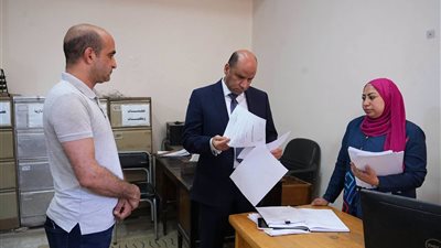 وزير العمل يفاجئ مديرية القاهرة لمتابعة الخدمات ويشدد على سرعة إنجاز معاملات المواطنين