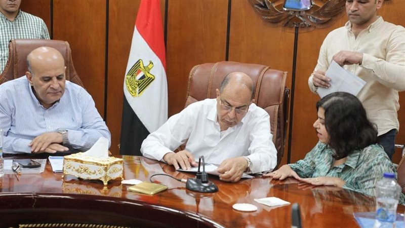 محافظ المنيا مع النواب