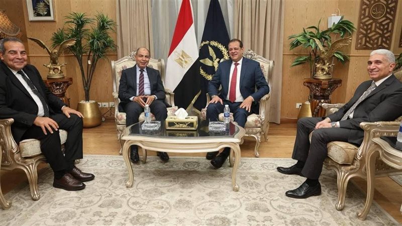 محافظ المنيا خلال
