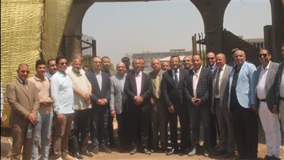 نقيب الصحفيين يضع حجر الأساس للنادي النهري بأسيوط بحضور نائب المحافظ ورئيس الجامعة