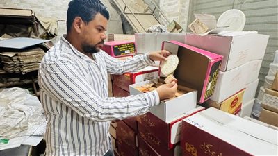 ضبط 3 أطنان حلوى المولد مجهولة المصدر بمخزن في الخانكة