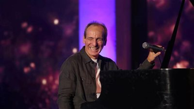 عمرو سليم يشعل الأجواء في دار الأوبرا على المسرح المكشوف 