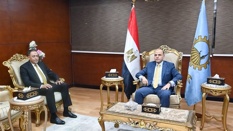 محافظ الغربية ومدير